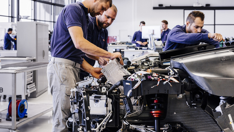 Illustration for article titled The Bugatti Chiron Is Tested On The Most Powerful Dyno In The World